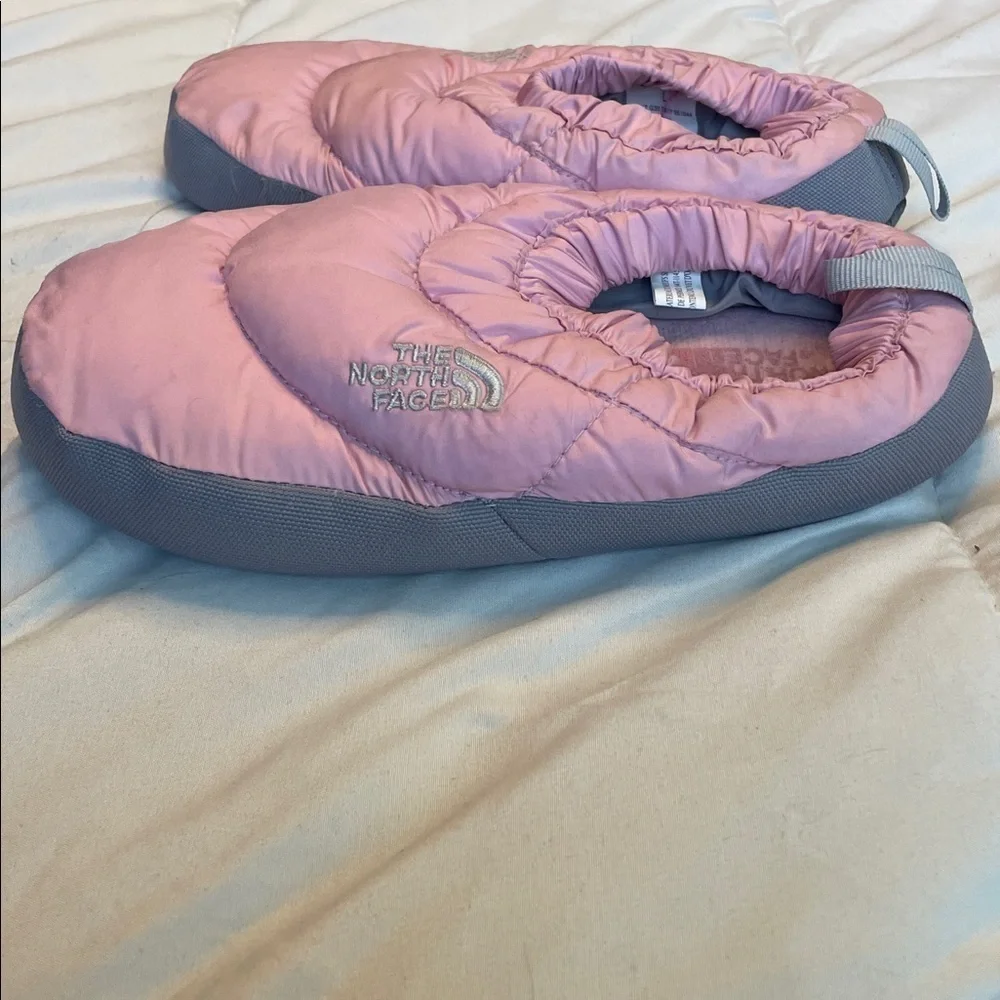 The North Face girls cushion slippers